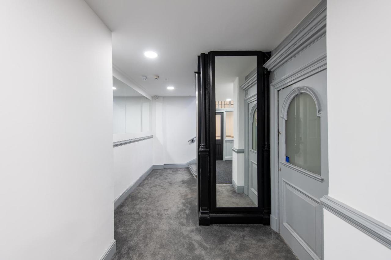 16 Queen Avenue City Centre Serviced Apartment W Free Parking リヴァプール エクステリア 写真